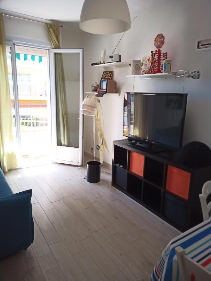 Grand F2 60Mq Centre Antibes, Proche Plages, Commerces, 2 Balcons, Parking, Train, Bus, Deco Vintage, Pet Friendly, Ideal Famille Ou 1-2 Couples Ngoại thất bức ảnh