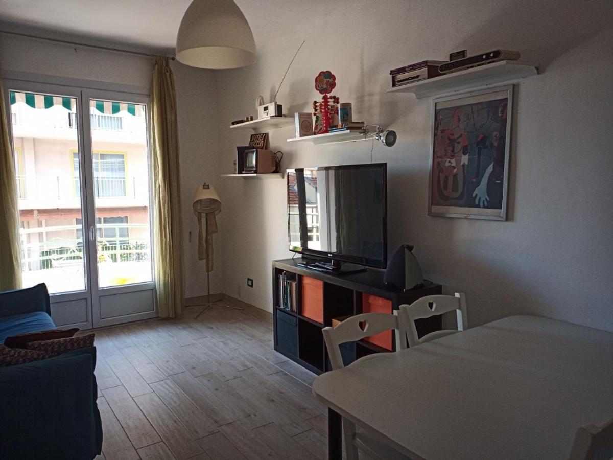 Grand F2 60Mq Centre Antibes, Proche Plages, Commerces, 2 Balcons, Parking, Train, Bus, Deco Vintage, Pet Friendly, Ideal Famille Ou 1-2 Couples Ngoại thất bức ảnh