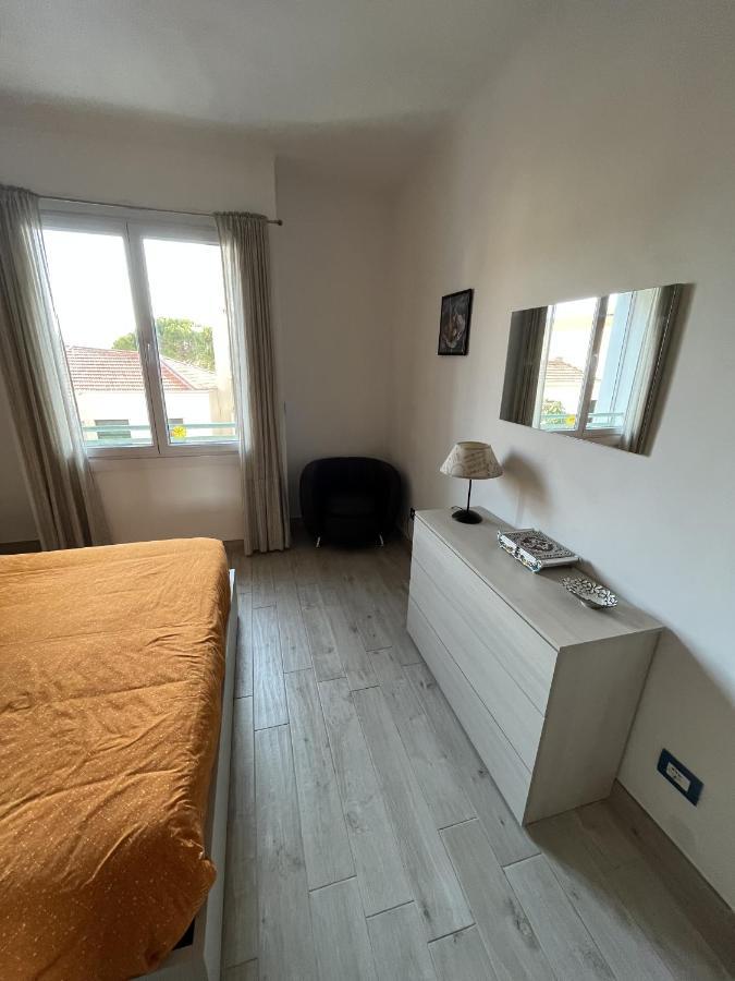Grand F2 60Mq Centre Antibes, Proche Plages, Commerces, 2 Balcons, Parking, Train, Bus, Deco Vintage, Pet Friendly, Ideal Famille Ou 1-2 Couples Ngoại thất bức ảnh