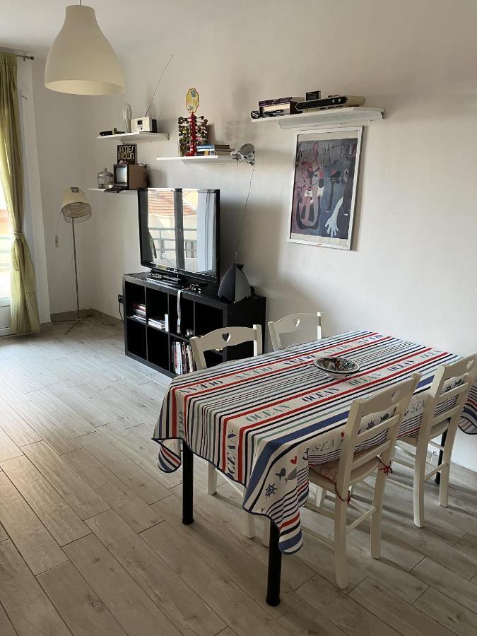 Grand F2 60Mq Centre Antibes, Proche Plages, Commerces, 2 Balcons, Parking, Train, Bus, Deco Vintage, Pet Friendly, Ideal Famille Ou 1-2 Couples Ngoại thất bức ảnh